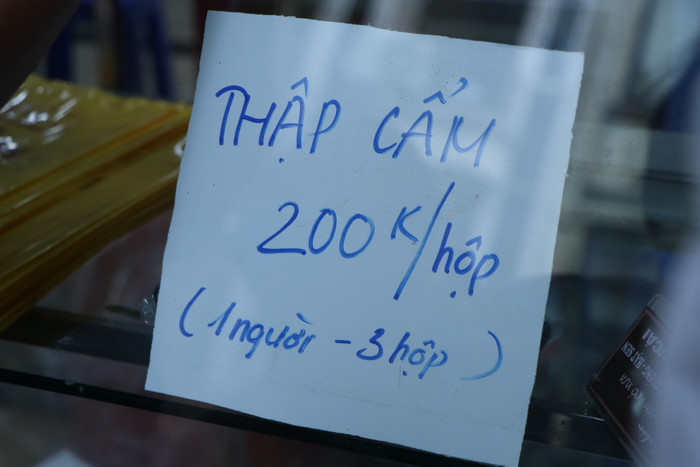 Mỗi người chỉ được mua tối đa 3 hộp bánh.