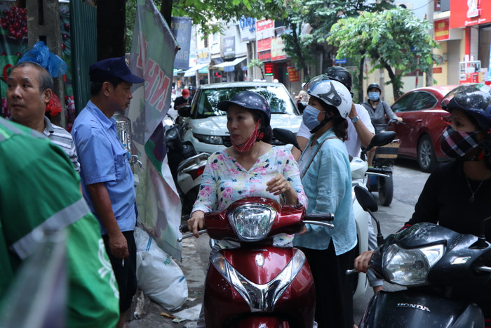 Bảo vệ liên tục thông báo hết bánh.