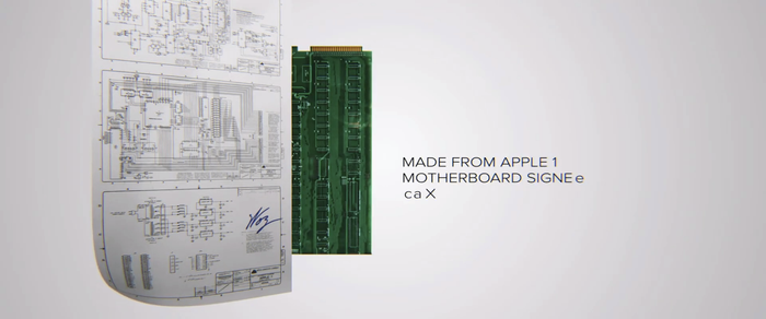 Mảnh bo mạch chính là một trong những lý do bản độ này có giá siêu đắt đỏ, bởi chỉ có 200 máy tính Apple I từng được Apple xuất xưởng. (Ảnh: Caviar iPhone)