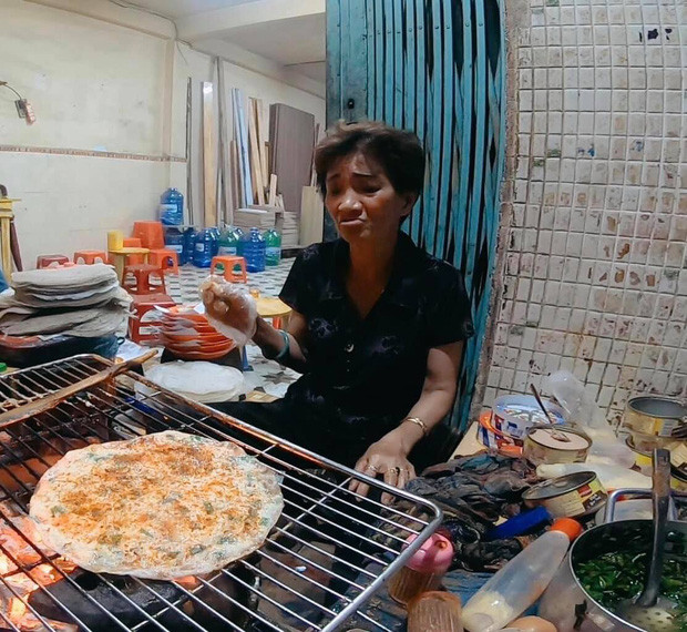 Chủ quán bánh tráng bị tố có thái độ khinh thường khách