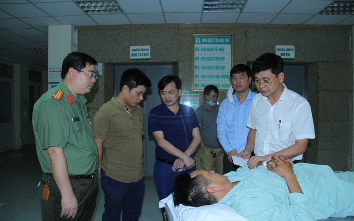 Khống chế đối tượng mua bán tàng trữ ma tuý, hai chiến sĩ công an bị đâm trọng thương Ảnh 2