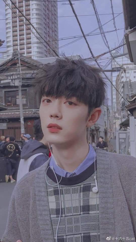 Tiêu Chiến leo lên hot search vì bắp tay cực săn chắc Ảnh 5