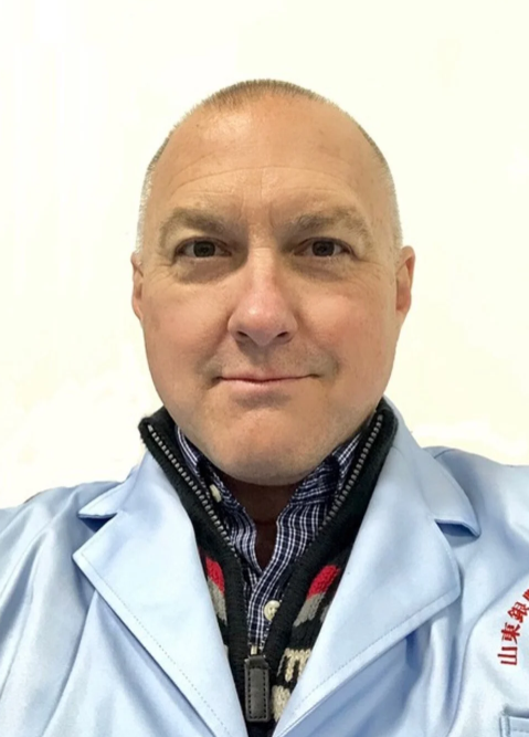 Aaron Drake, cựu giám đốc y tế tại Alcor và là thành viên của Viện Yinfeng từ năm 2016.