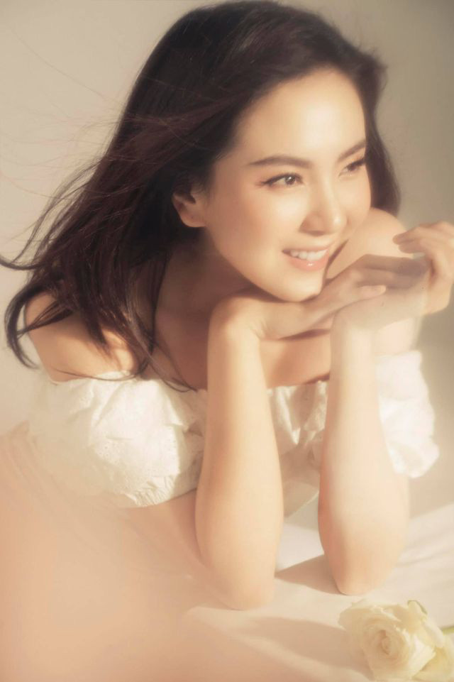 Trước đó, nữ MC xinh đẹp chia sẻ bộ ảnh kỉ niệm trước khi sang tuổi 30