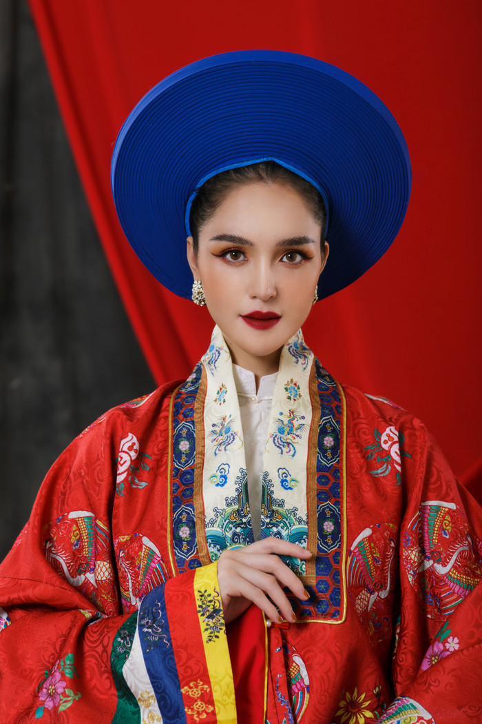 Á hậu Hoàng Anh làm 'nàng thơ' trong bộ sưu tập áo dài Nhật Bình và cổ phục Việt của NTK Quyên Nguyễn