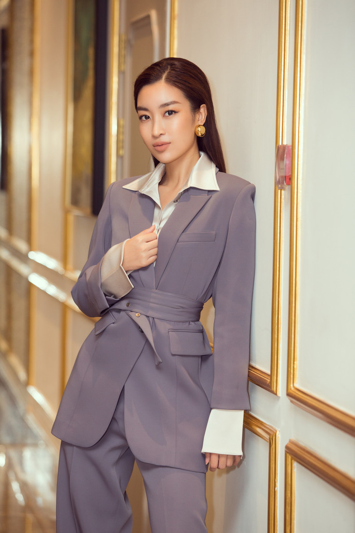 Hoa hậu Đỗ Mỹ Linh cá tính và đầy thu hút trong ngày chấm thi Sơ khảo phía Bắc.