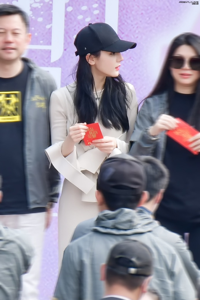 'Em là niềm kiêu hãnh của anh' khai máy: Dương Dương, Địch Lệ Nhiệt Ba - chỉ cần đứng bên cạnh đã thấy hợp nhau Ảnh 13