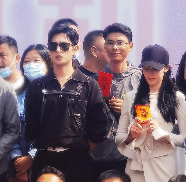 'Em là niềm kiêu hãnh của anh' khai máy: Dương Dương, Địch Lệ Nhiệt Ba - chỉ cần đứng bên cạnh đã thấy hợp nhau Ảnh 4