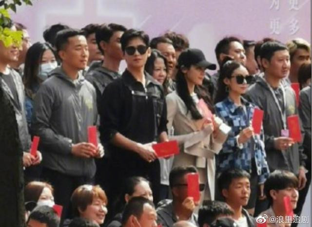 'Em là niềm kiêu hãnh của anh' khai máy: Dương Dương, Địch Lệ Nhiệt Ba - chỉ cần đứng bên cạnh đã thấy hợp nhau Ảnh 5