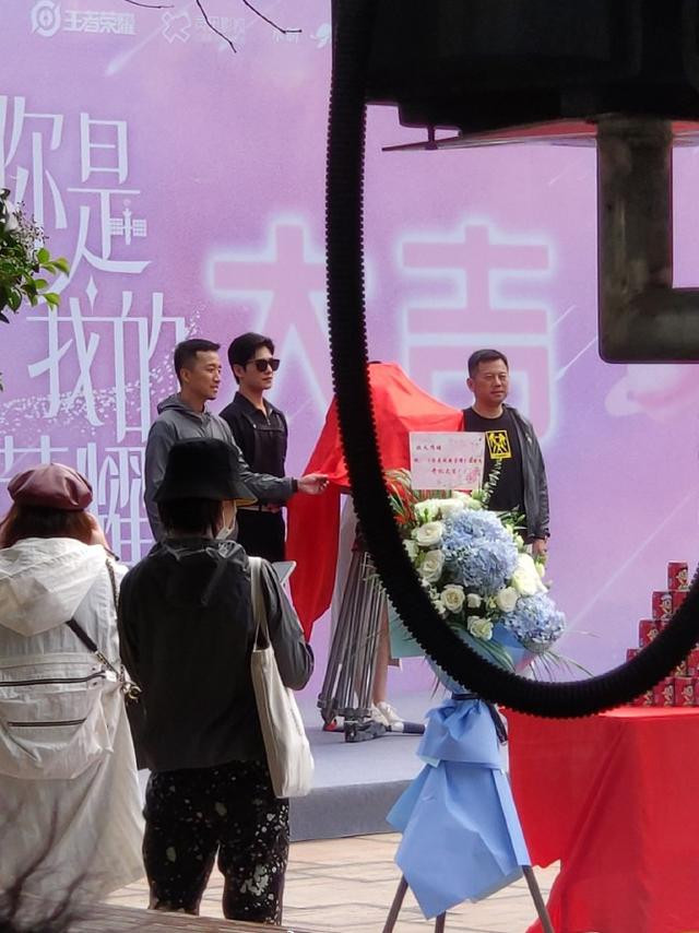 'Em là niềm kiêu hãnh của anh' khai máy: Dương Dương, Địch Lệ Nhiệt Ba - chỉ cần đứng bên cạnh đã thấy hợp nhau Ảnh 6