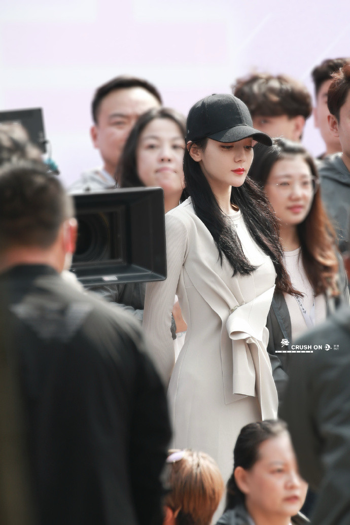 'Em là niềm kiêu hãnh của anh' khai máy: Dương Dương, Địch Lệ Nhiệt Ba - chỉ cần đứng bên cạnh đã thấy hợp nhau Ảnh 11