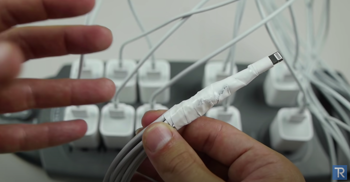 TechRax kết nối 10 dây sạc vào một đầu kết nối Lightning. Ảnh chụp màn hình