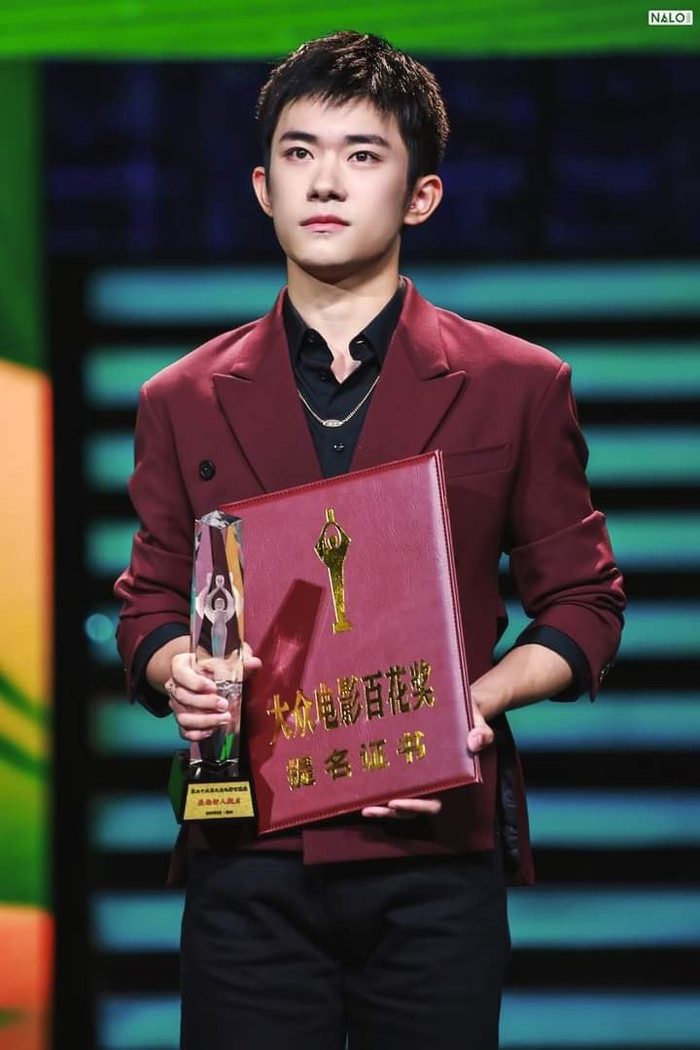 Dịch Dương Thiên Tỉ trở thành nghệ sỹ trẻ tuổi nhận được các giải thưởng lớn