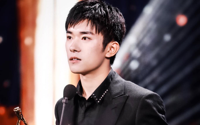 Dịch Dương Thiên Tỉ trở thành nghệ sỹ duy nhất sinh sau năm 2000 đạt được nhiều giải thưởng lớn Ảnh 2