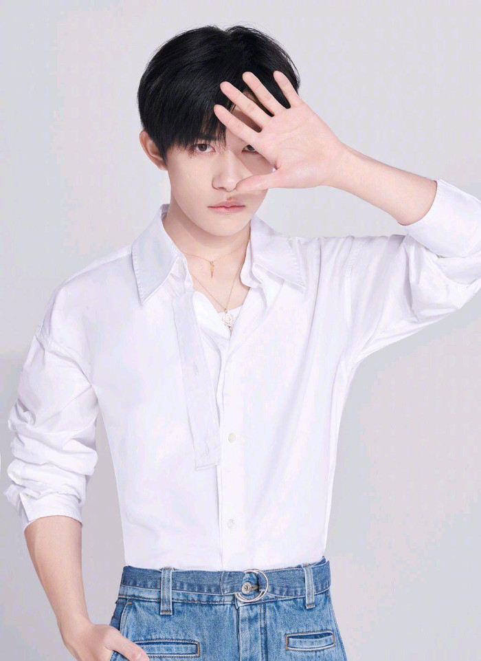 Diễn viên Dịch Dương Thiên Tỉ