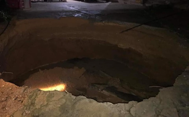 Xuất hiện 'hố tử thần' sâu 3m trong nhà dân ở Quảng Bình Ảnh 2