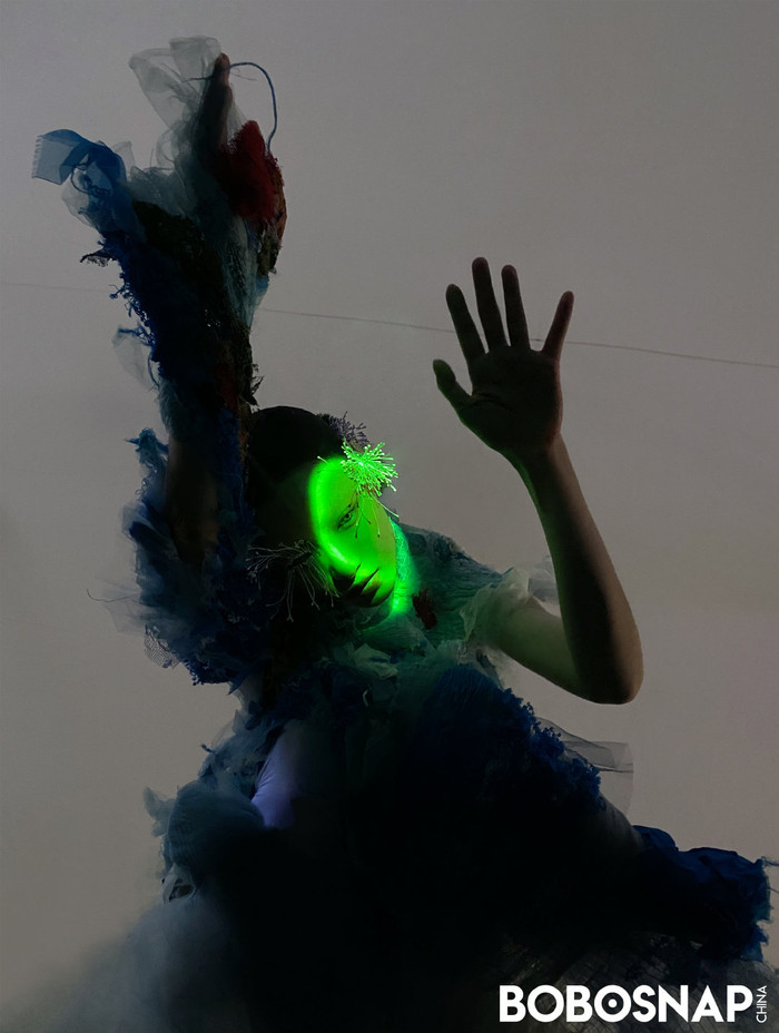 Sau từ khóa 'khóc đẹp', Nghê Ni tiếp tục có mặt trên hot search vì tạo hình độc lạ, mắt mèo không chân mày Ảnh 9