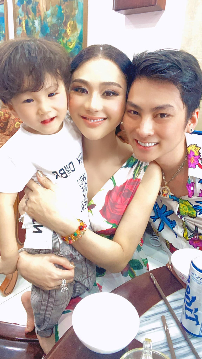 Nữ ca sĩ cũng cho biết dự định sẽ có thêm 1 đứa con nữa để gia đình thêm vui. Tuy nhiên, lần này cô quyết định sử dụng tinh trùng của chồng để nhờ mang thai hộ. 