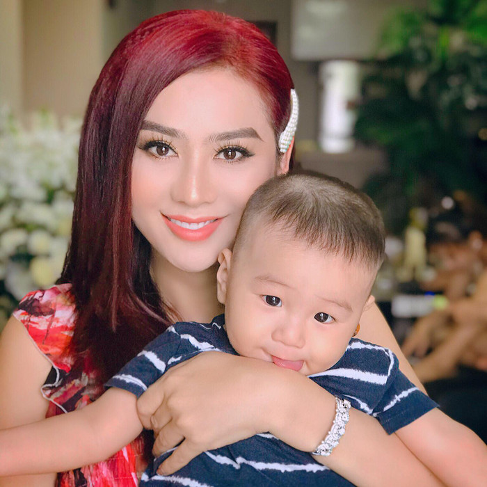 Thường xuyên khoe ảnh con trai, Lâm Khánh Chi luôn được khen ngợi về việc nuôi con mát tay nên lúc nào Ku Bi cũng bụ bẫm dễ thương