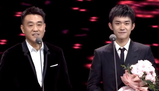 Em út TFBoys không chỉ tham gia với tư cách diễn viên và người trao giải... 