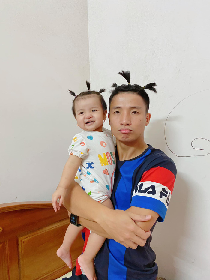 Con gái của Bùi Tiến Dũng năm nay hơn 1 tuổi