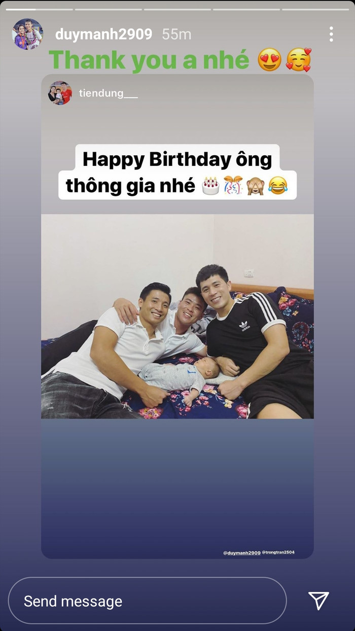 Duy Mạnh hào hứng chia sẻ lại dòng tin chúc mừng dễ thương từ Bùi Tiến Dũng