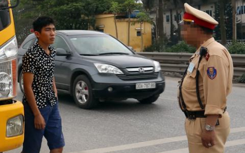 CSGT bụng to sắp tới 'không được làm nhiệm vụ ngoài đường' Ảnh 2