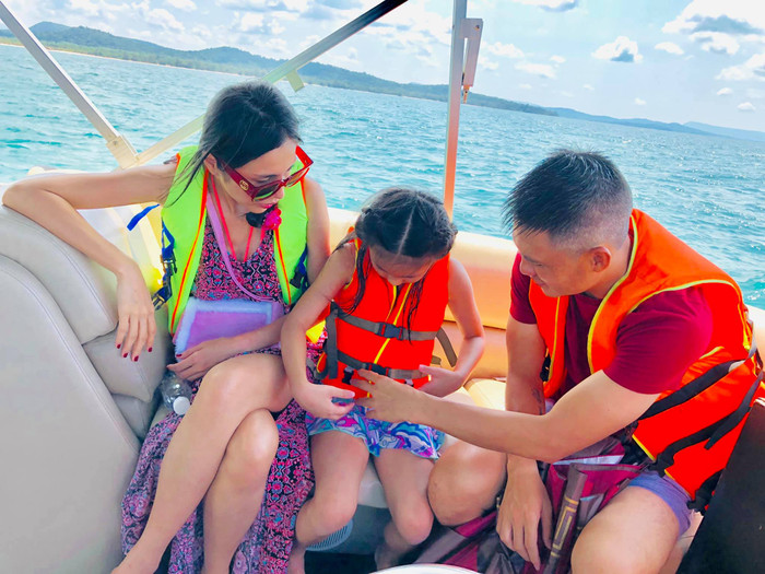 Dạo gần đây, cặp đôi đã thoải mái chia sẻ về con gái Bánh Gạo nhiều hơn khiến công chúng vô cùng thích thú