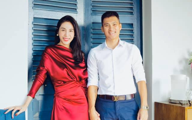 Fans dở khóc dở cười với biểu cảm 'đơ như cây cơ' của Công Vinh khi nghe Thủy Tiên hát Ảnh 2