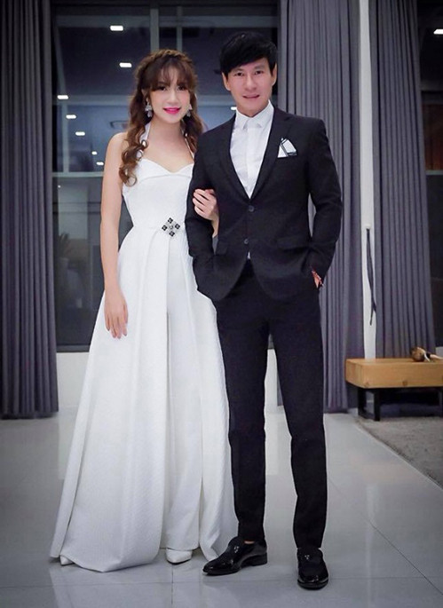 Bộ cánh của Minh Hà từng được cho là lấn át cô dâu...