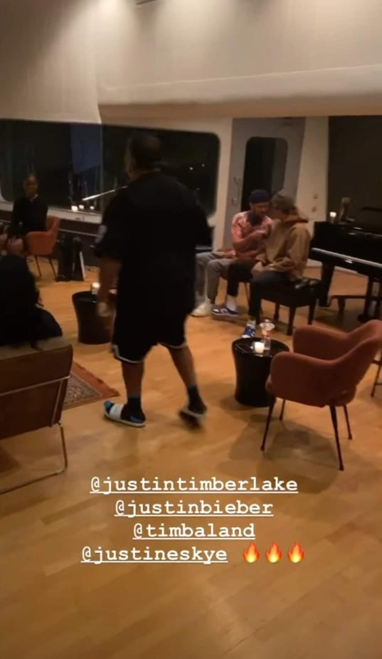 Bạn có thấy 2 Justin nhà ta đang thân thiết choàng vai bá cổ không nào?