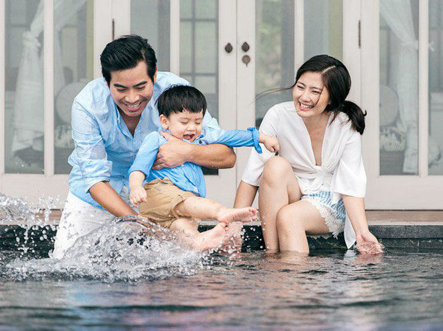 Dù ly hôn nhưng cả hai vẫn giữ mối quan hệ văn minh, cùng nhau chăm sóc con trai