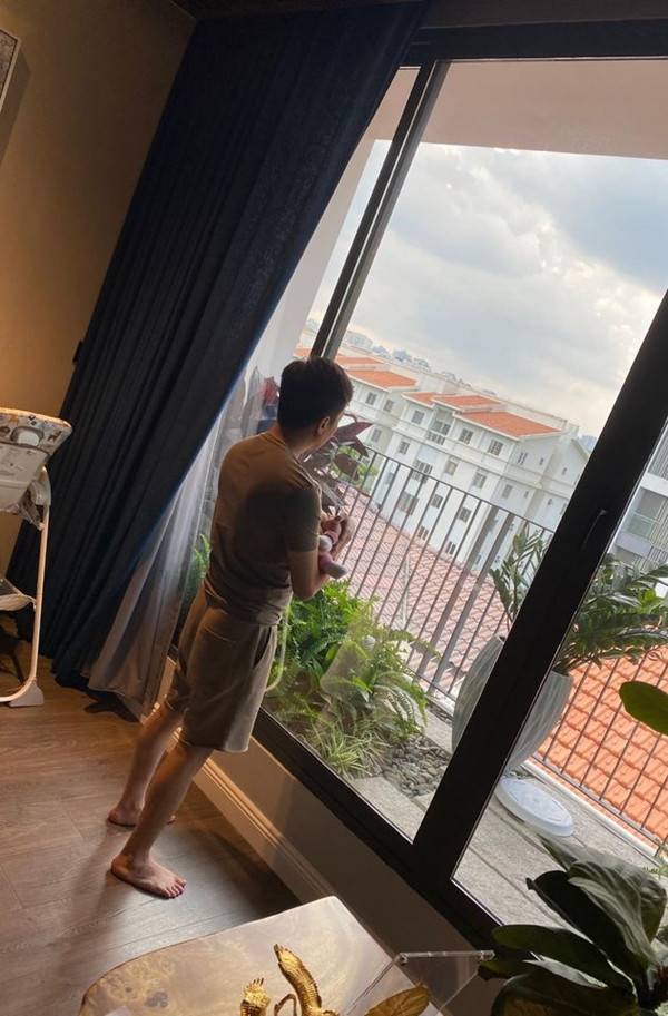 Bố Cường Đô La rất thích ở bên cạnh con gái nhỏ