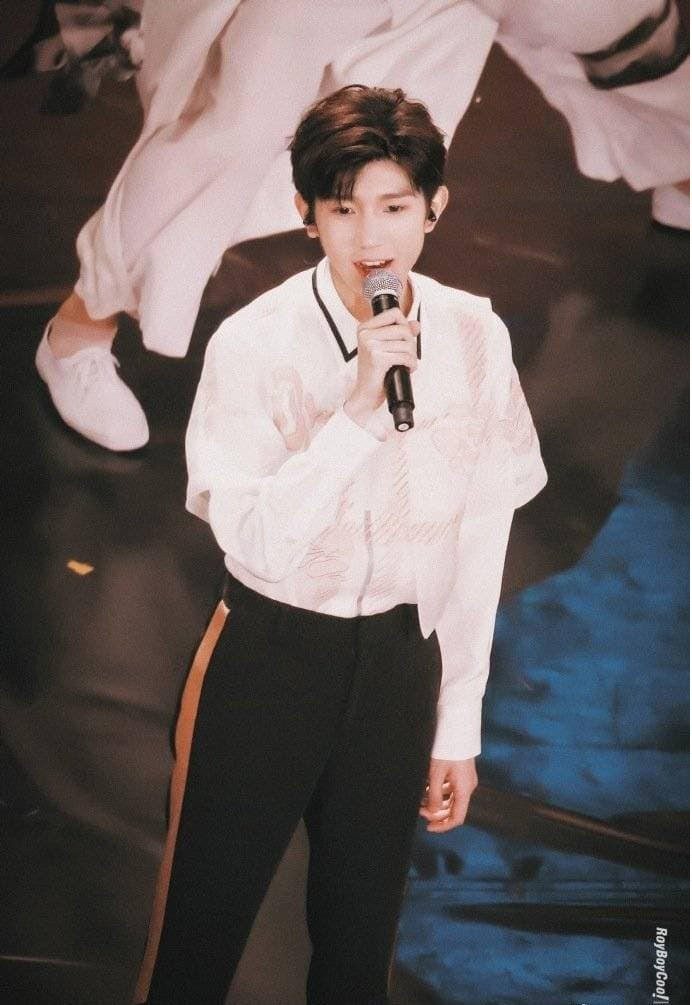 TFBOYS hội tụ tại CCTV: Vương Tuấn Khải và Dịch Dương Thiên Tỉ bị chỉ trích thiếu chuyên nghiệp Ảnh 8