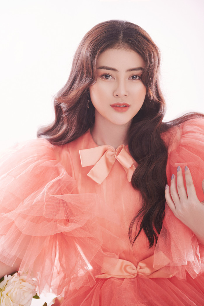 Nhan sắc xinh đẹp của nàng Á hậu trong bộ ảnh đã làm mọi người không thể rời mắt