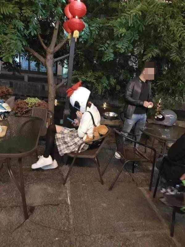 Bị 'hớp hồn' giữa đường, chàng trai bám theo 'crush' 100 km và cái kết đắng lòng Ảnh 5