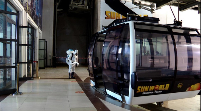 Ông Nguyễn Xuân Chiến, Giám đốc Sun World Fansipan Legend cho biết “Từ nay đến cuối năm 2020, KDL sẽ  liên tục cải tạo cảnh quan và tổ chức những sự kiện đặc sắc nhằm gia tăng trải nghiệm, thu hút du khách đến Sa Pa, để nơi đây luôn là điểm đến được du khách yêu mến và quay lại nhiều lần hơn nữa”. Công tác phun khử khuẩn được thực hiện thường xuyên.