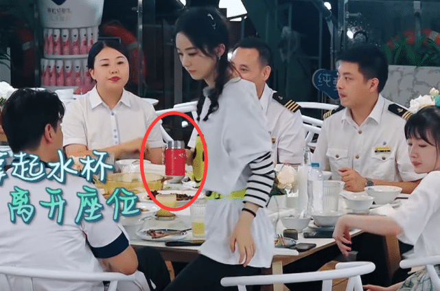 Công việc quá bận rộn khiến Dương Mịch và Triệu Lệ Dĩnh đổ bệnh: Người phải uống thuốc bắc, kẻ dùng châm cứu để chữa trị Ảnh 11