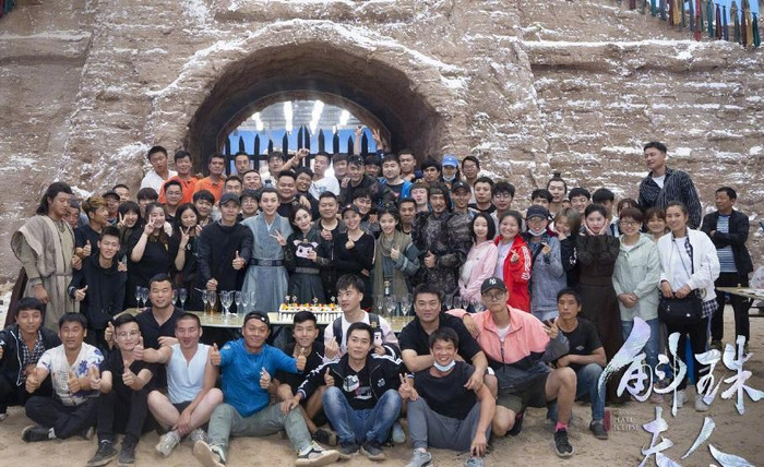 Công việc quá bận rộn khiến Dương Mịch và Triệu Lệ Dĩnh đổ bệnh: Người phải uống thuốc bắc, kẻ dùng châm cứu để chữa trị Ảnh 9