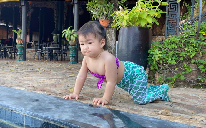 Con gái Lê Phương đốn tim fan với bộ ảnh nàng tiên cá siêu đáng yêu Ảnh 2