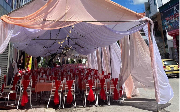 Nhà hàng bị 'bom' 350 mâm cỗ có kiện được khách hay không? Ảnh 2