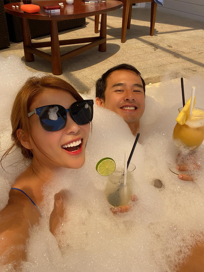 Mừng sinh nhật Lương Thế Thành, Thúy Diễm khoe ảnh tắm bồn cùng ông xã đầy ngọt ngào Ảnh 5