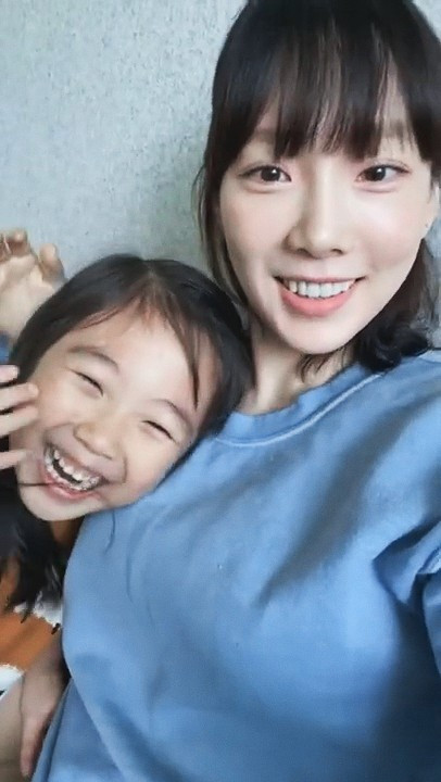 Taeyeon khoe những khoảnh khắc bên gia đình hiếm hoi giữa lịch trình bận rộn.
