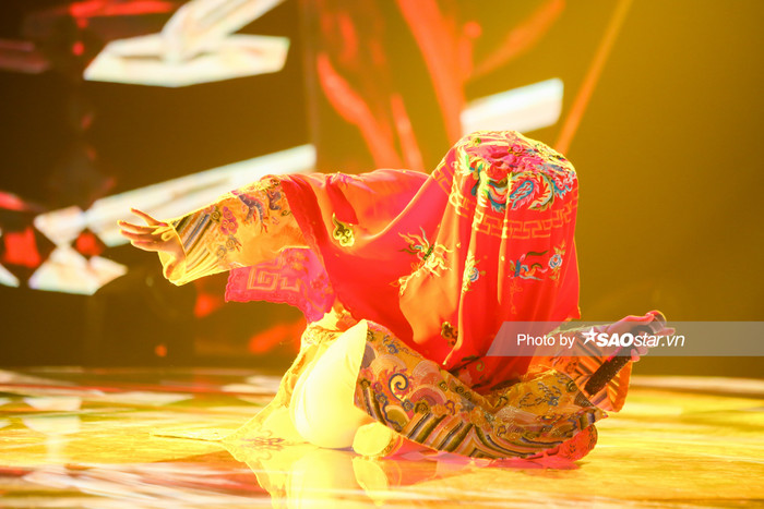 TBoss 'chơi lớn' bắn Rap trên nền nhạc chầu văn: Quá độc đáo, đậm màu sắc dân gian Việt Nam Ảnh 4