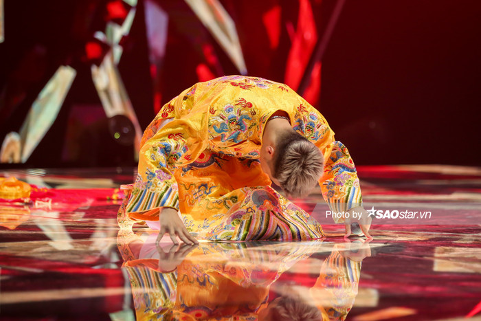 TBoss 'chơi lớn' bắn Rap trên nền nhạc chầu văn: Quá độc đáo, đậm màu sắc dân gian Việt Nam Ảnh 10