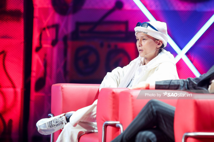 TBoss 'chơi lớn' bắn Rap trên nền nhạc chầu văn: Quá độc đáo, đậm màu sắc dân gian Việt Nam Ảnh 9