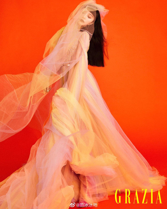 Biến hóa đa dạng từ style 'tổng tài' sang nữ tính là nghề của chi Băng Băng, kiểu nào mỹ nhân cũng chinh phục dễ dàng 