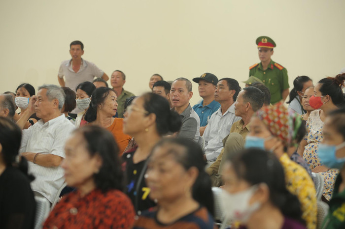 Hàng trăm người dân Bắc Ninh kéo đến xem xét xử chủ quán nướng bắt khách quỳ xin lỗi vì dám 'bóc phốt' đồ ăn có sán Ảnh 3