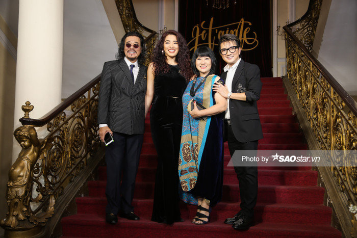 Gia đình nữ ca sĩ Cẩm Vân