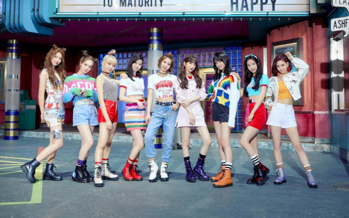 NiziU - nhóm tân binh nhà JYP được ấn định ngày ra album, nhưng bất ngờ hơn là không phải tại Hàn Ảnh 2